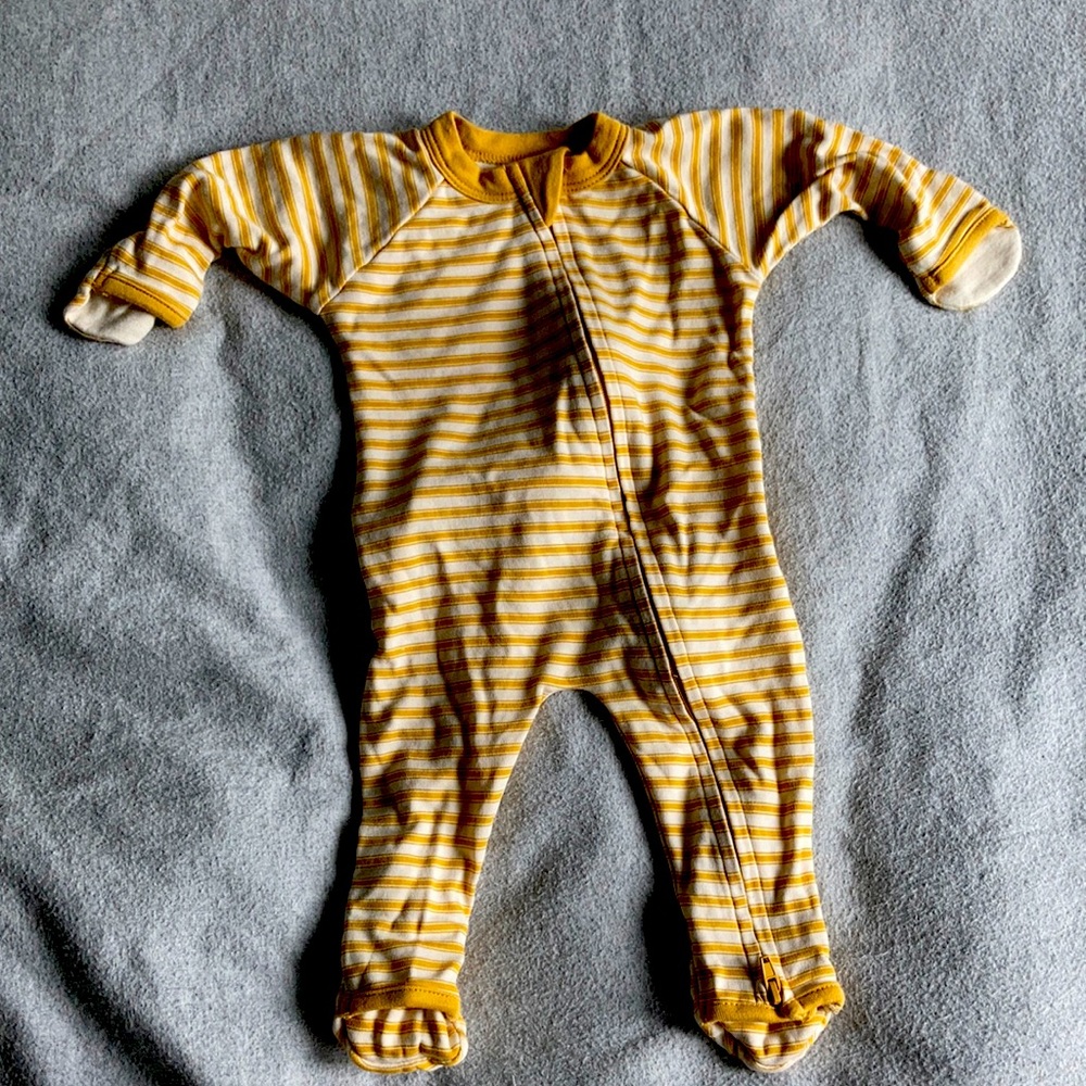 Goumi onesie